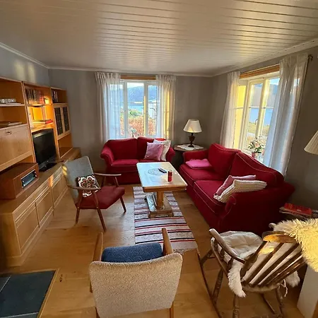 Authentic Vacation With Lovely Fjord View Vakantiehuis Senja